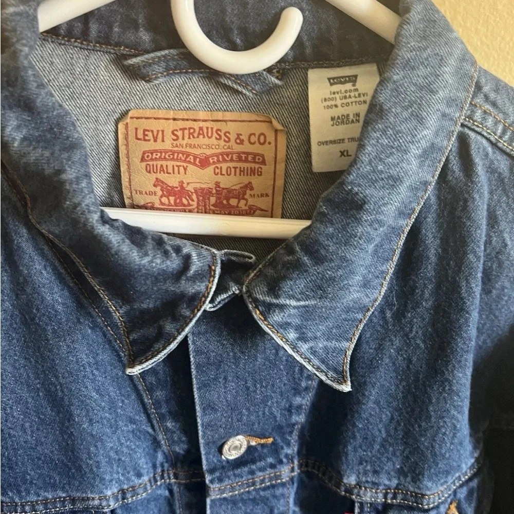 Levi's Dark Blue Denim Jacket - Classic Truckers Style - Picture 3 of 9